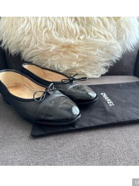 CHANEL Black Leather Ballerina Flats with Patent Cap Toe Size 38 1/2
